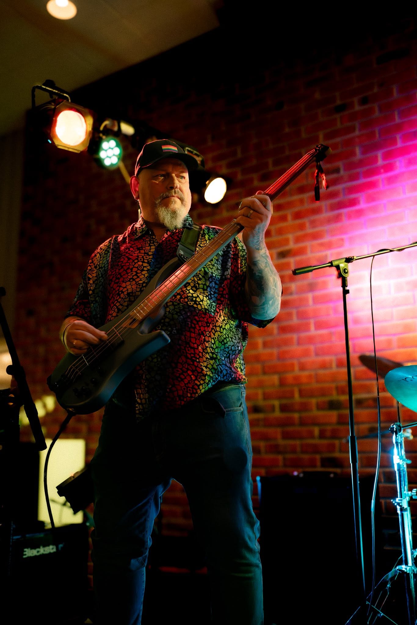 Gjermund Søreng spiller bass